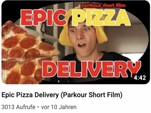 Guy with funny hat getting pizza delivered